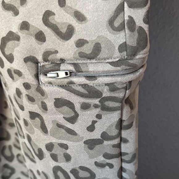 Comfrt Airplane Mode Zip-Up Hoodie and Joggers SET Panther Large - Picture 13 of 16